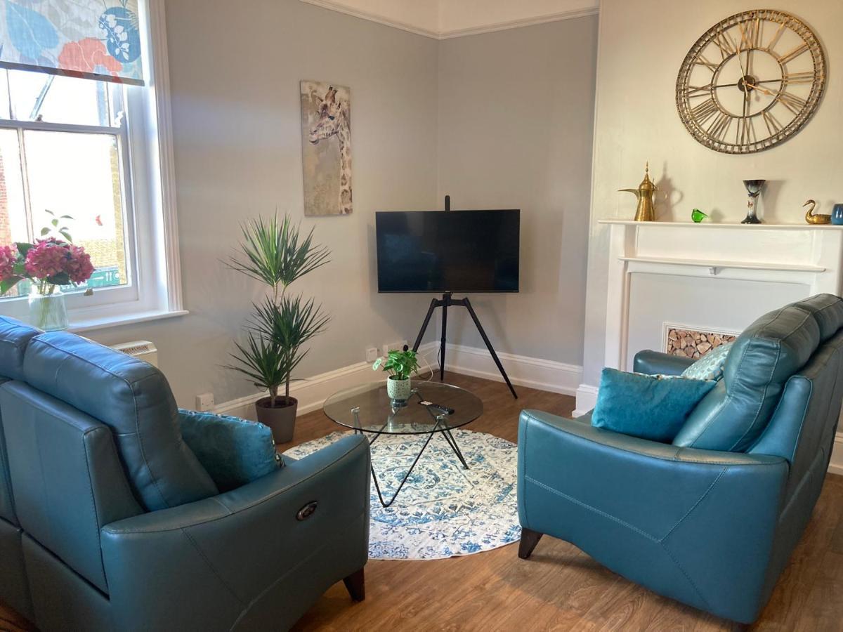 Stylish Flat In Yeovil Somerset Exterior photo